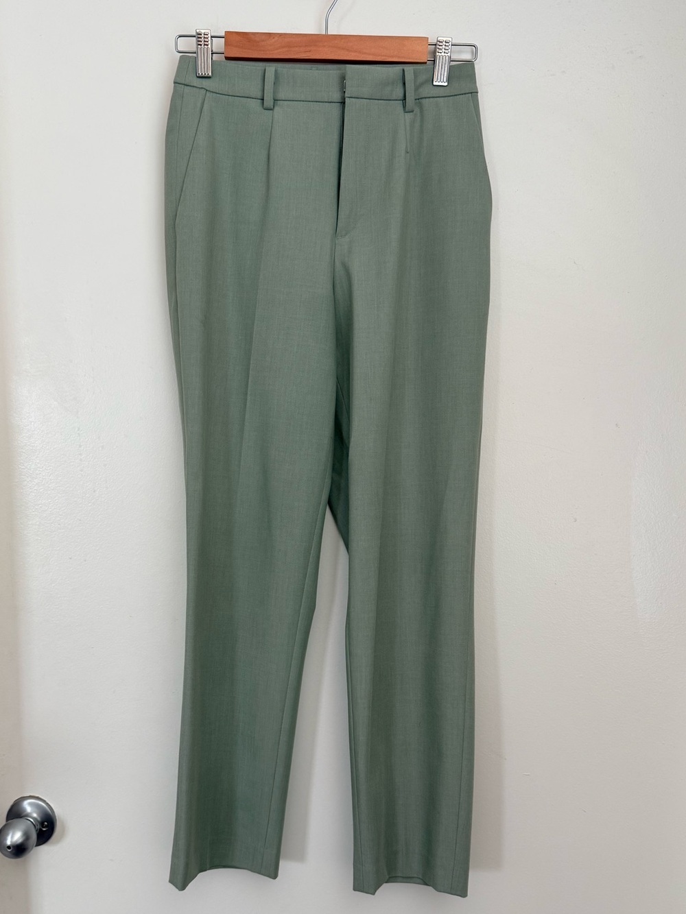 Uniqlo Trousers in Sage Green XS